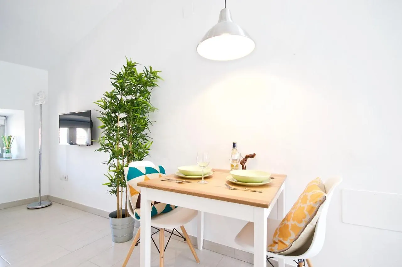 Malagaurbanrooms - Scenic Flats Apartment